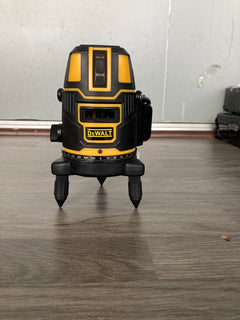 NIVEL 5 LINEAS DEWALT LUZ VERDE